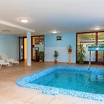 فندق Boni Csaladi Wellness 3*
