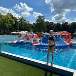 Boni Csaladi Wellness 3* زلاكاروس