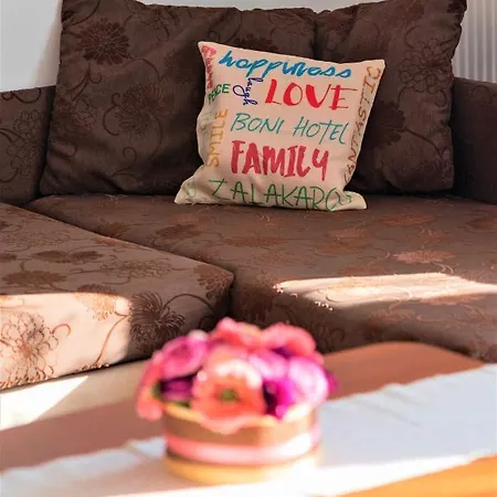 Boni Csaladi Wellness ホテル