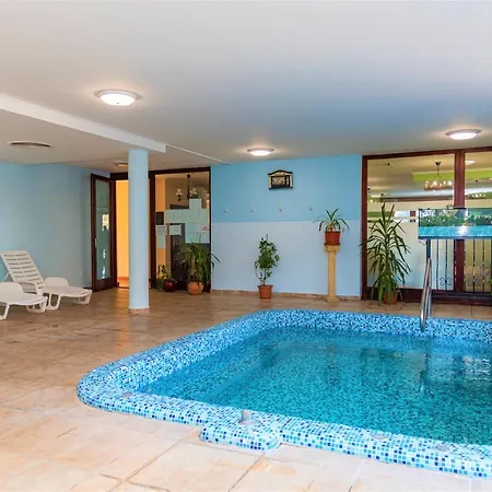 Отель Boni Csaladi Wellness 3*