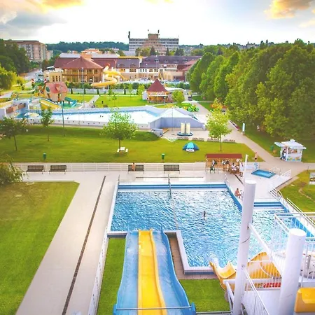 فندق Boni Csaladi Wellness 3*