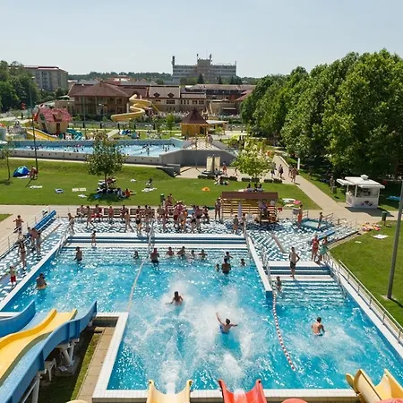 فندق Boni Csaladi Wellness 3*