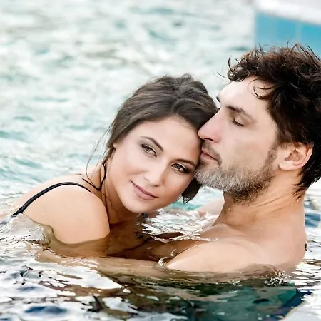 ホテル Boni Csaladi Wellness 3*