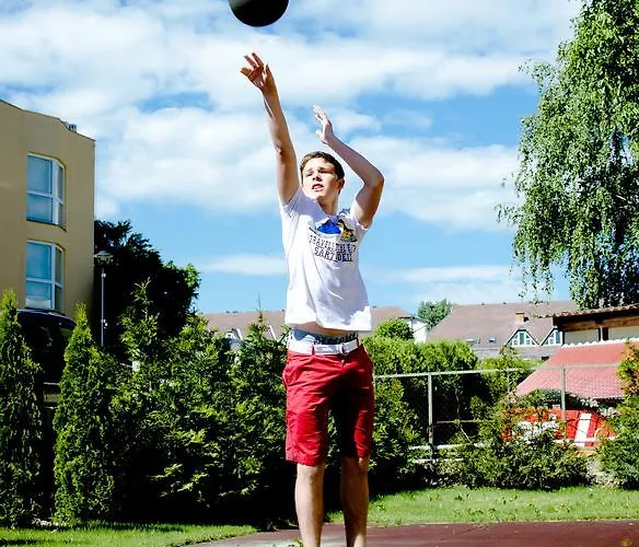 Boni Csaladi Wellness ホテル