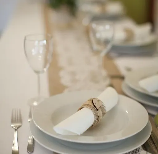 ホテル Boni Csaladi Wellness 3*